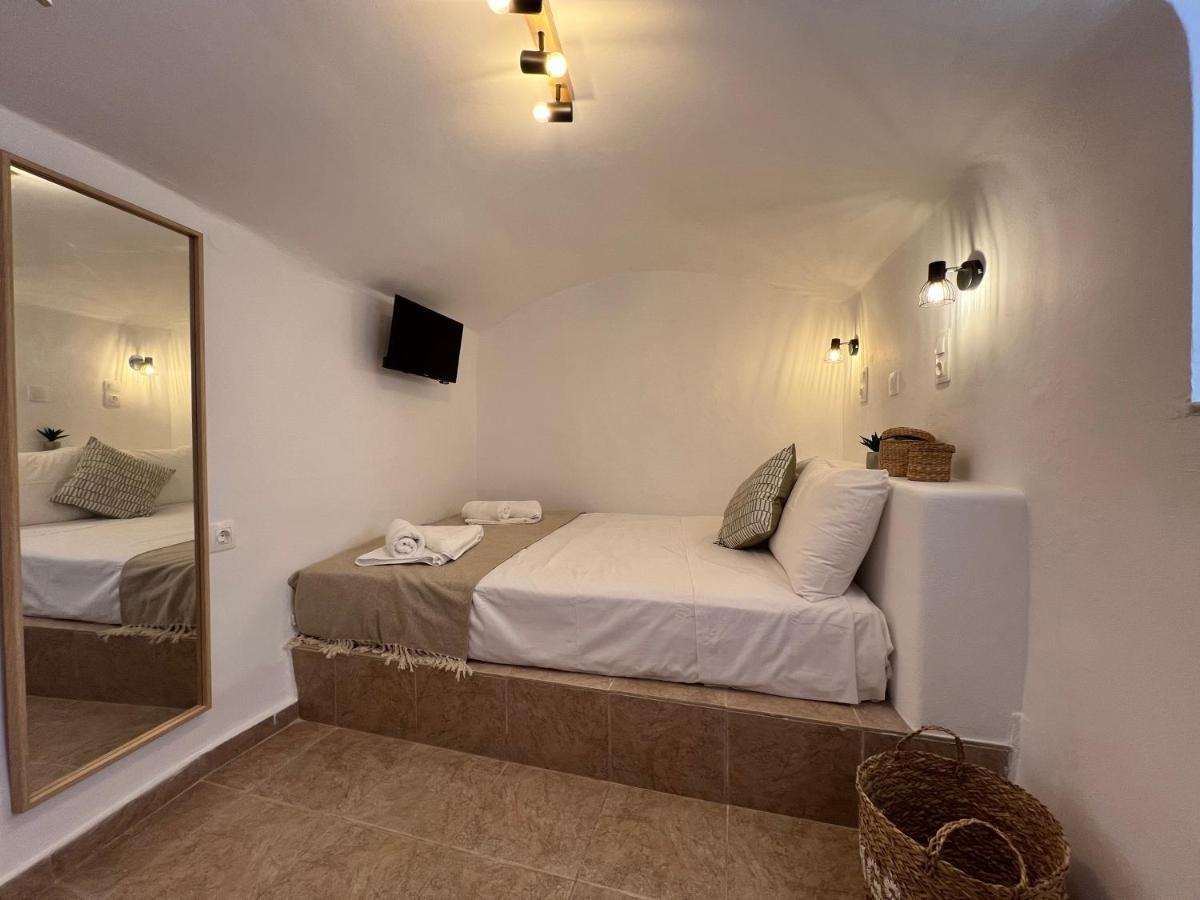 Luca'S Houses Chalki Town Екстер'єр фото