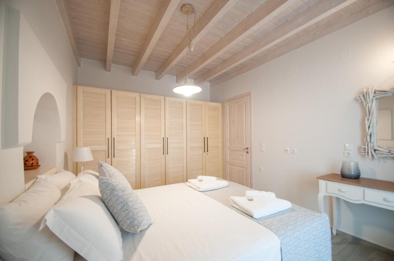 Luca'S Houses Chalki Town Екстер'єр фото
