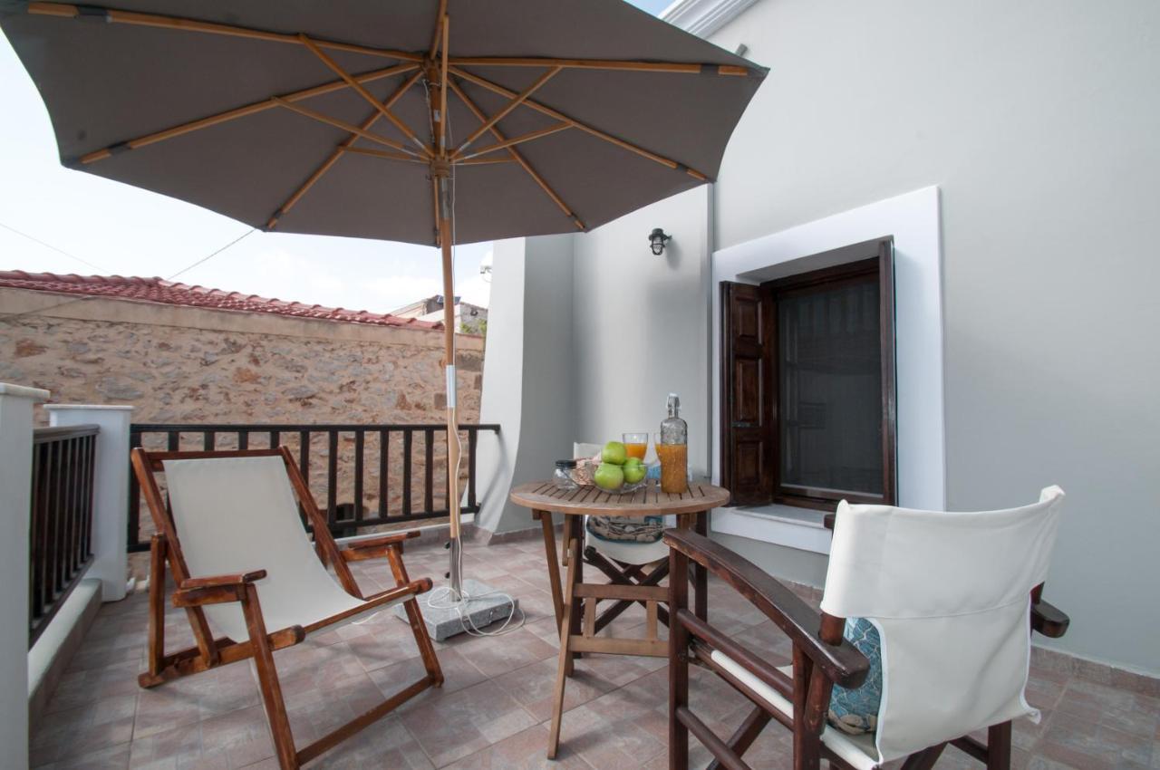 Luca'S Houses Chalki Town Екстер'єр фото