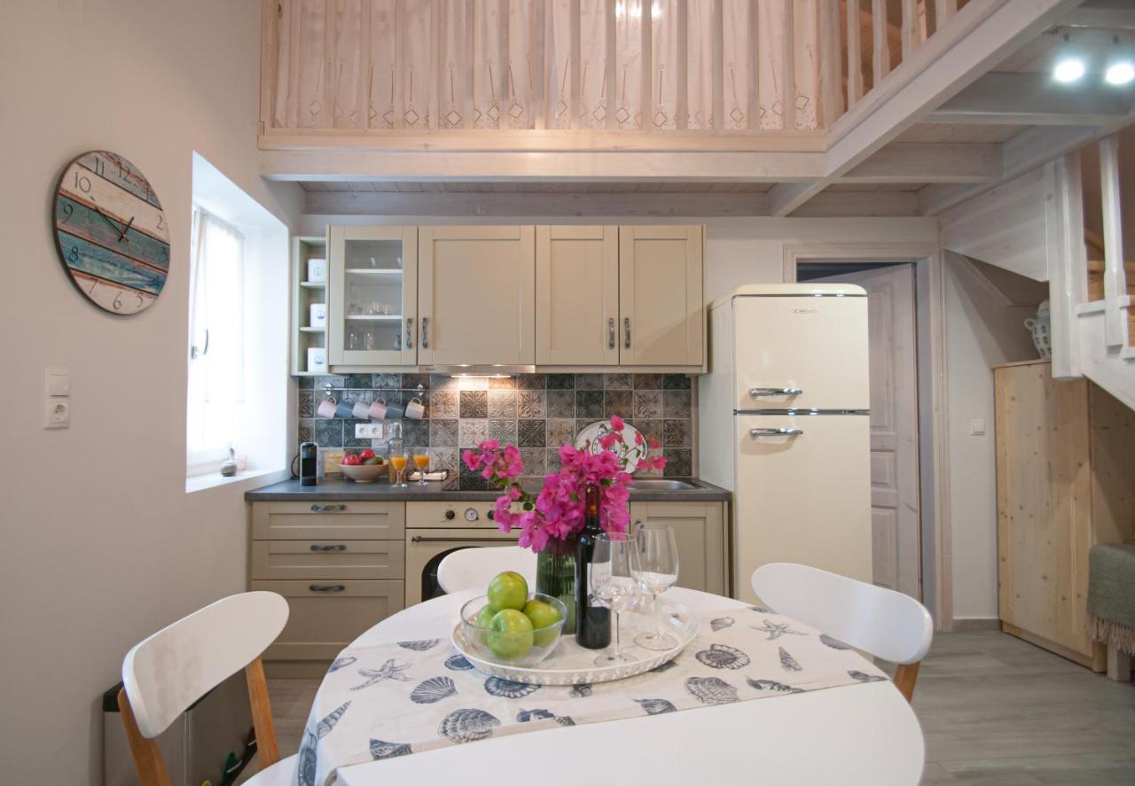 Luca'S Houses Chalki Town Екстер'єр фото