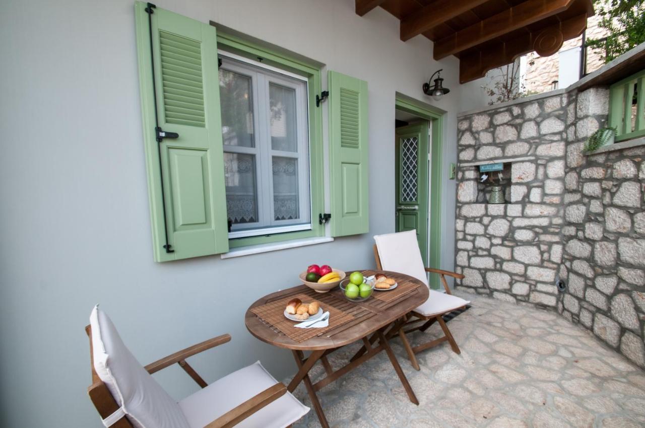 Luca'S Houses Chalki Town Екстер'єр фото