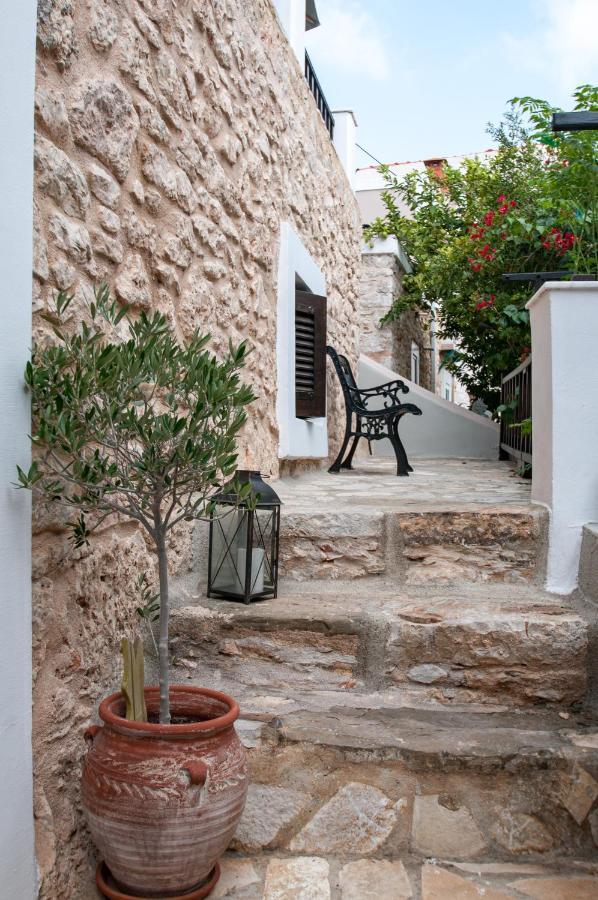 Luca'S Houses Chalki Town Екстер'єр фото