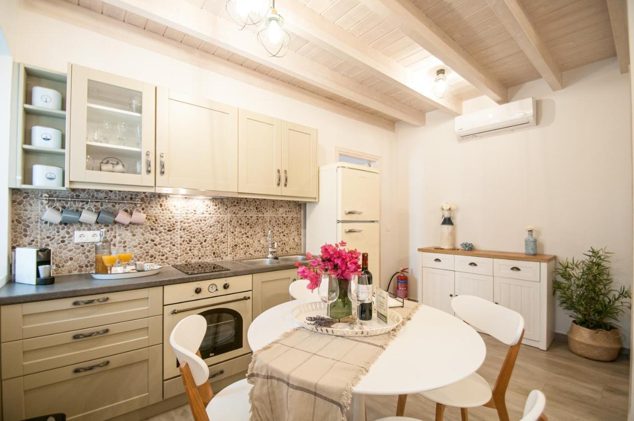 Luca'S Houses Chalki Town Екстер'єр фото