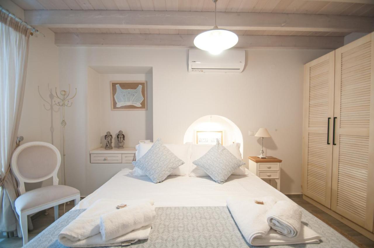 Luca'S Houses Chalki Town Екстер'єр фото