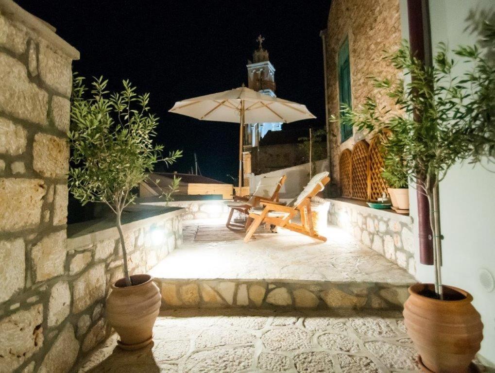 Luca'S Houses Chalki Town Екстер'єр фото