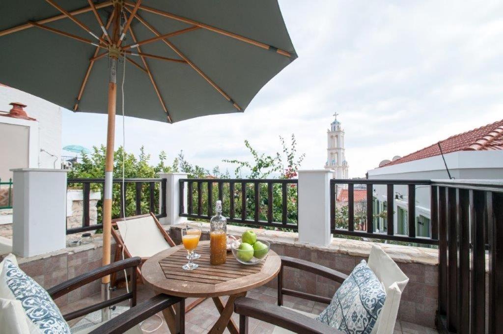 Luca'S Houses Chalki Town Екстер'єр фото