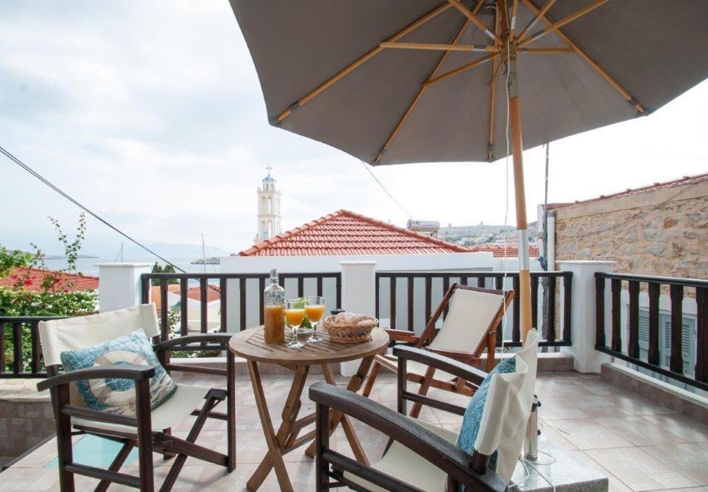 Luca'S Houses Chalki Town Екстер'єр фото